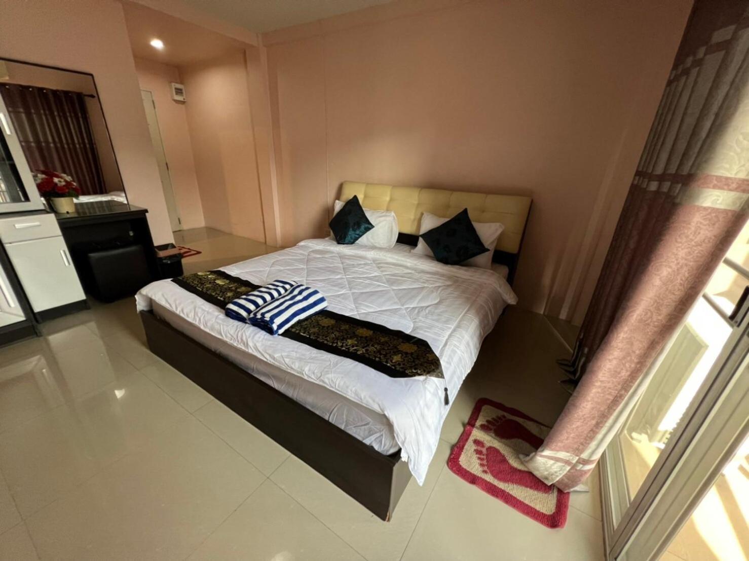 Kjs Pattaya Otel Dış mekan fotoğraf