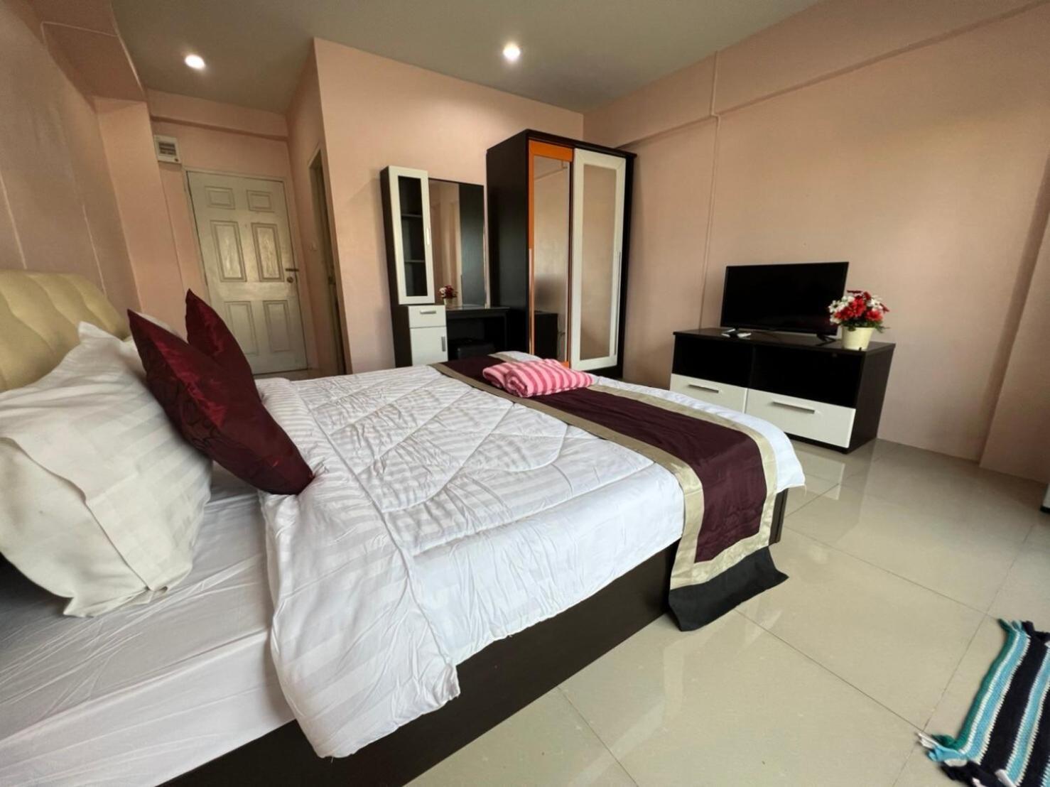 Kjs Pattaya Otel Dış mekan fotoğraf