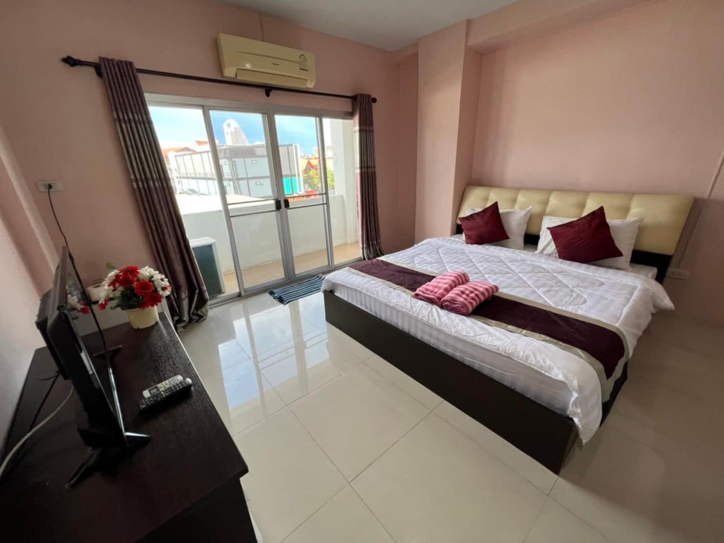 Kjs Pattaya Otel Dış mekan fotoğraf